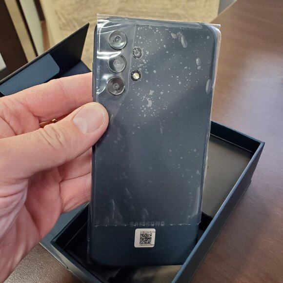 Samsung Galaxy A13 32GB,  Unlocked. In good condition ! - Picture 4 of 8